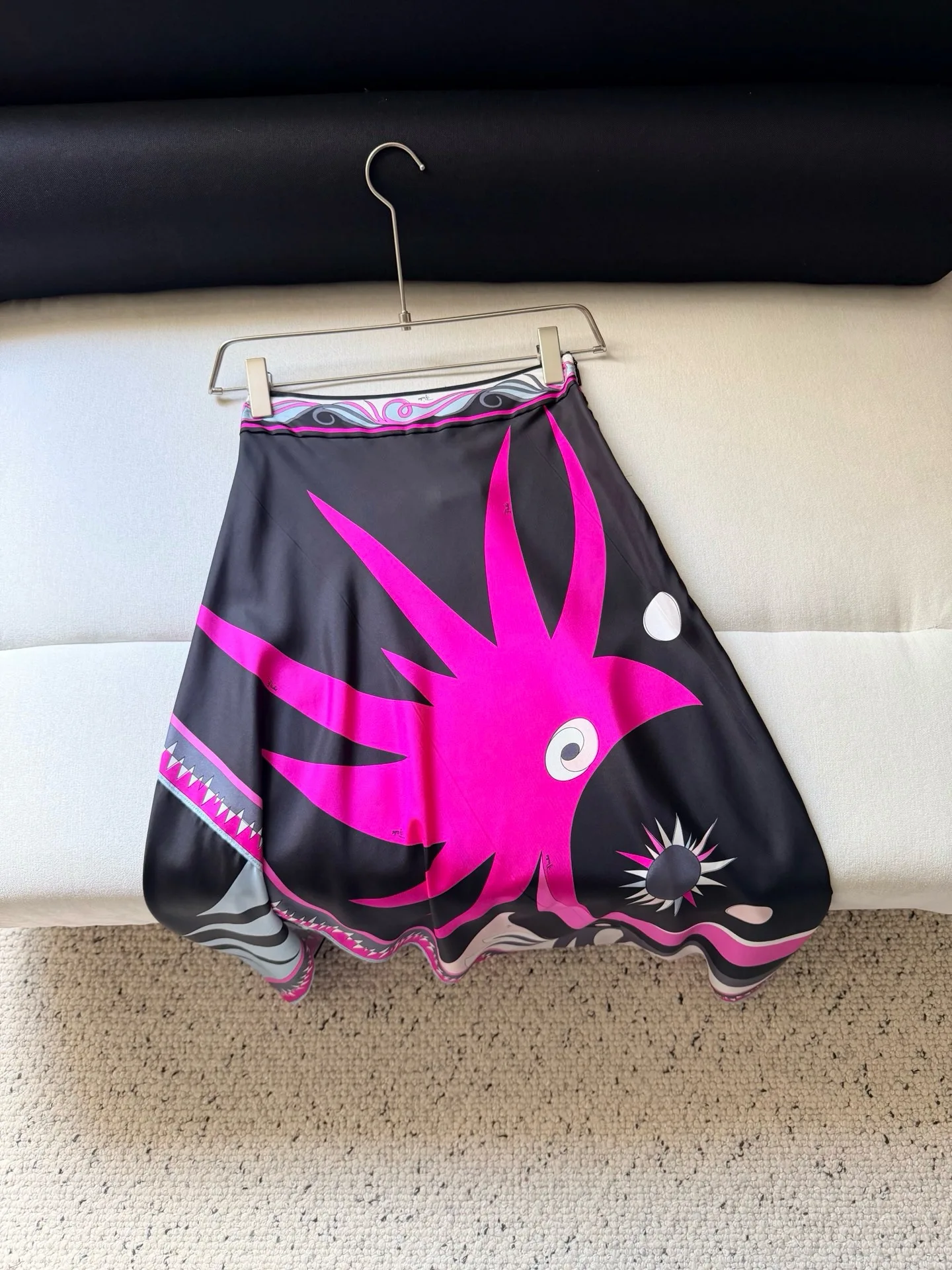 Silk Women Retro Abstract Monster Face Print Satin Midi Skirt High Waist Flared A Line Swing Skirt Black Hot Pink Graphic Print
Silk Women Retro Abstract Monster Face Print Satin Midi Skirt High Waist Flared A Line Swing Skirt Black Hot Pink Graphic Print