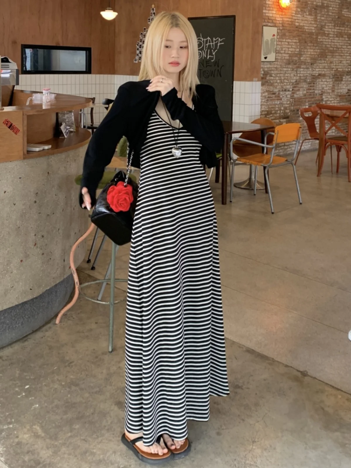 plus Size Women's Striped Drapey Strap Dress Summer New Style Slimming Black Open Cardigan Top Set Korean Style Loose Fit Lon...
plus Size Women's Striped Drapey Strap Dress Summer New Style Slimming Black Open Cardigan Top Set Korean Style Loose Fit Lon...