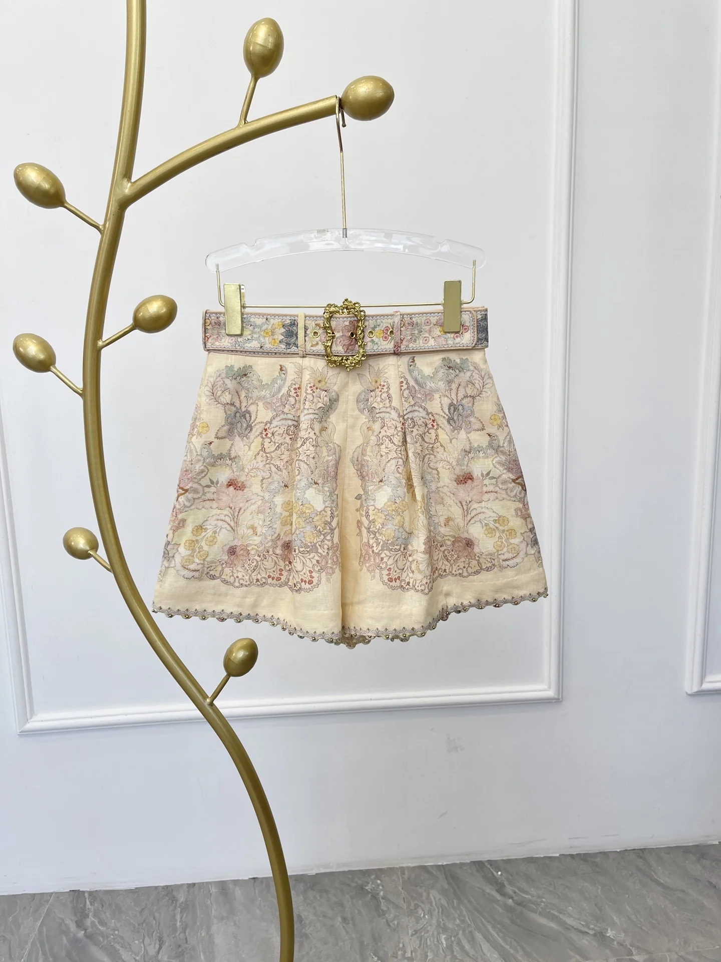 2025 Новая модная бежевая блузка с длинными рукавами и цветочным принтом, комплект из топа, шорт и юбки для женщин
2025 Новая модная бежевая блузка с длинными рукавами и цветочным принтом, комплект из топа, шорт и юбки для женщин