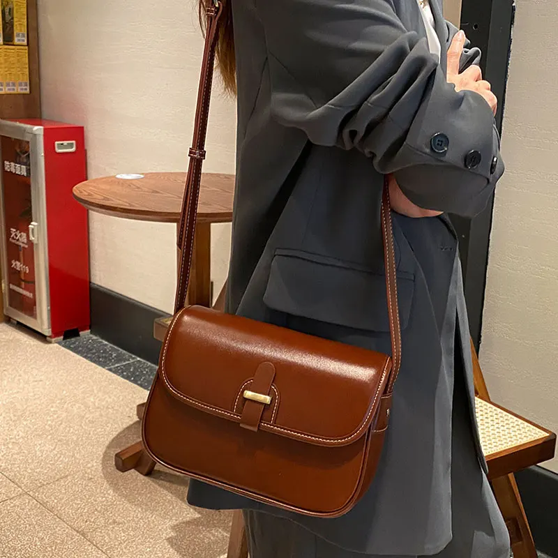 Женская сумка из натуральной кожи, роскошная дизайнерская новинка 2023 года, женская сумка на плечо, винтажная женская сумка через плечо из коровьей кожи, квадратные сумки
Женская сумка из натуральной кожи, роскошная дизайнерская новинка 2023 года, женская сумка на плечо, винтажная женская сумка через плечо из коровьей кожи, квадратные сумки