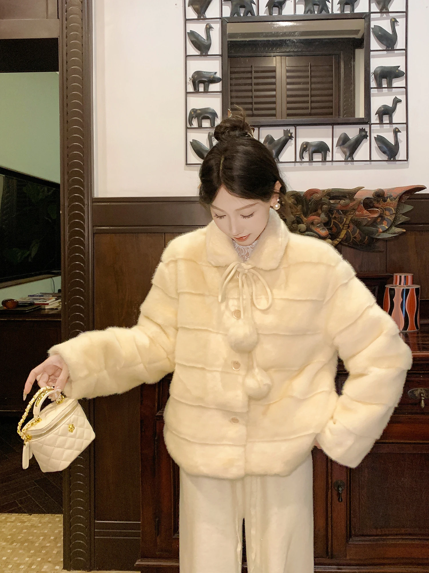 Faionable ort Puffer Jaet Women's Winter Coat New Chinese Sle Fluffy Quilted Jaet Sli Temperament Outerwear
Faionable ort Puffer Jaet Women's Winter Coat New Chinese Sle Fluffy Quilted Jaet Sli Temperament Outerwear