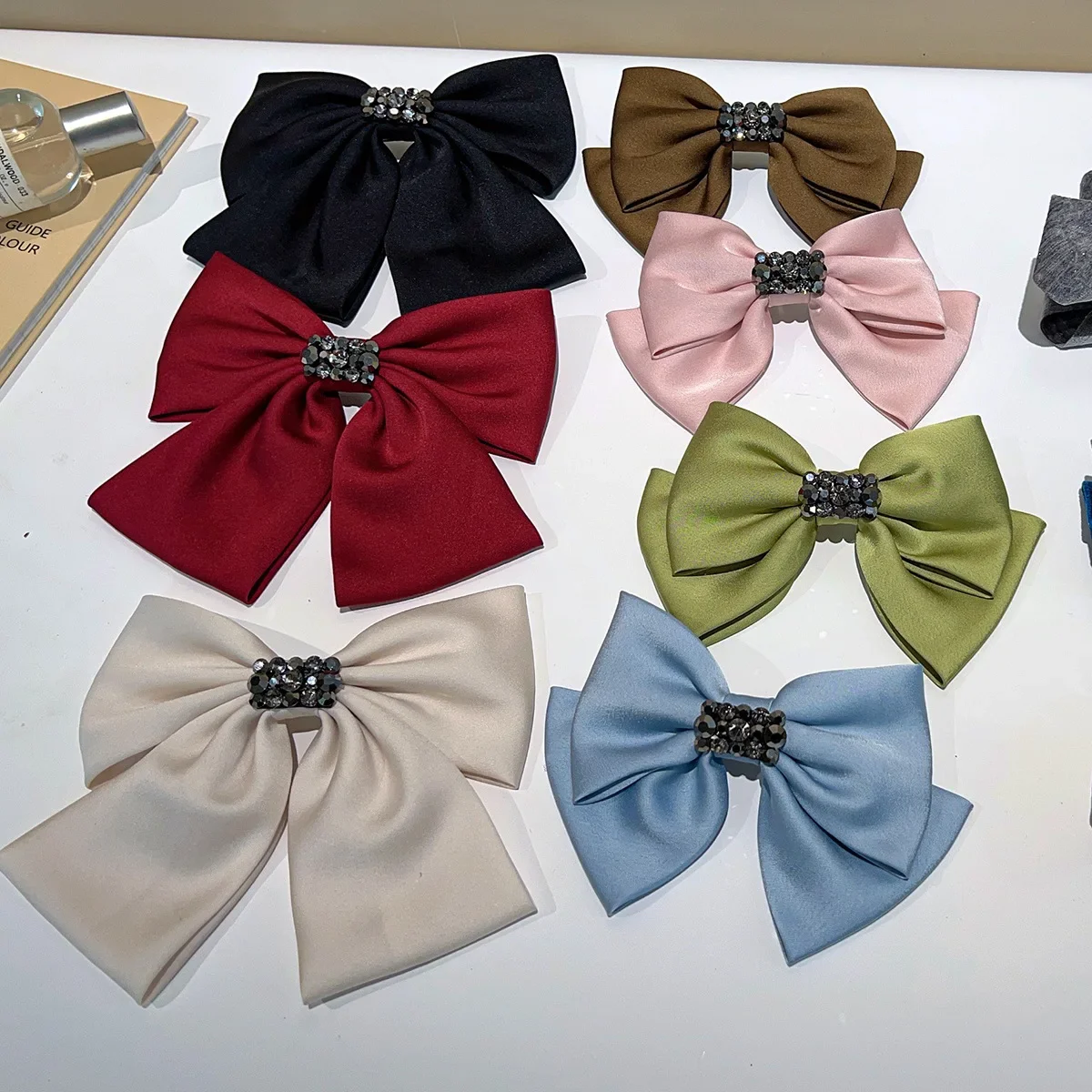 Korean Hair Accessories Simple Fabric Solid Color Bow Clip Rhinestone Spring Temperament Women's Headband
Korean Hair Accessories Simple Fabric Solid Color Bow Clip Rhinestone Spring Temperament Women's Headband