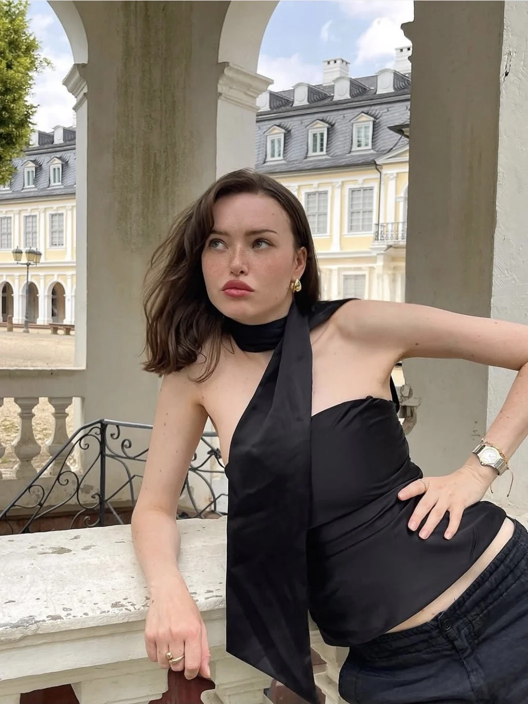 ZHAOLIN Black Satin Wrap Design Slimming Short Top French Style Sleeveless Shirt Gauze Fold High Quality Summer New Arrival
ZHAOLIN Black Satin Wrap Design Slimming Short Top French Style Sleeveless Shirt Gauze Fold High Quality Summer New Arrival
