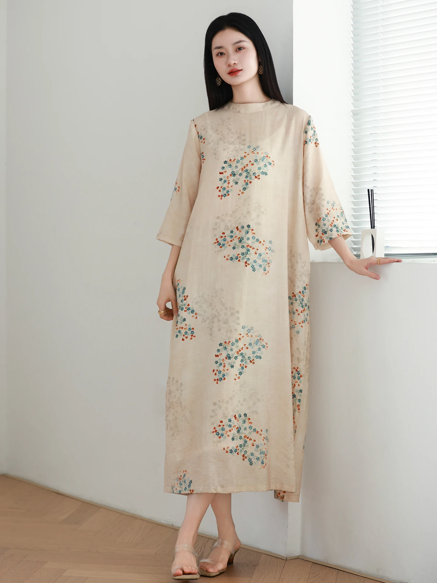 Elegant Original Chinese Style Loose Long Dress with Shawl Collar in Beige Cotton Polyester Blend Comfortable Breathable Casu...
Elegant Original Chinese Style Loose Long Dress with Shawl Collar in Beige Cotton Polyester Blend Comfortable Breathable Casu...