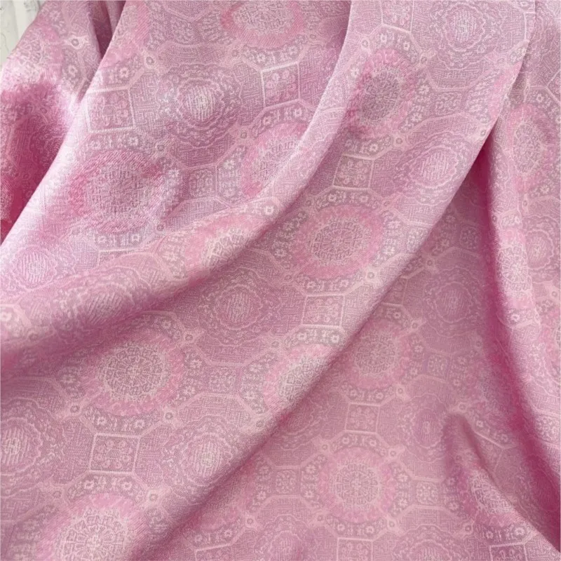 Gentle pinkish-purple rosehole and silk blended jacquard fabric new Chinese-style ancient-style Hanfu dress waistcoat
Gentle pinkish-purple rosehole and silk blended jacquard fabric new Chinese-style ancient-style Hanfu dress waistcoat