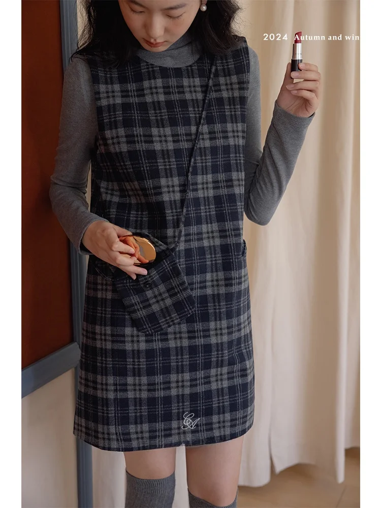 Eggka Vintage Plaid Long Sleeve Fleece Lined Vest Dress Women's Set High Collar Base Shirt Autumn Fashion Ensemble
Eggka Vintage Plaid Long Sleeve Fleece Lined Vest Dress Women's Set High Collar Base Shirt Autumn Fashion Ensemble