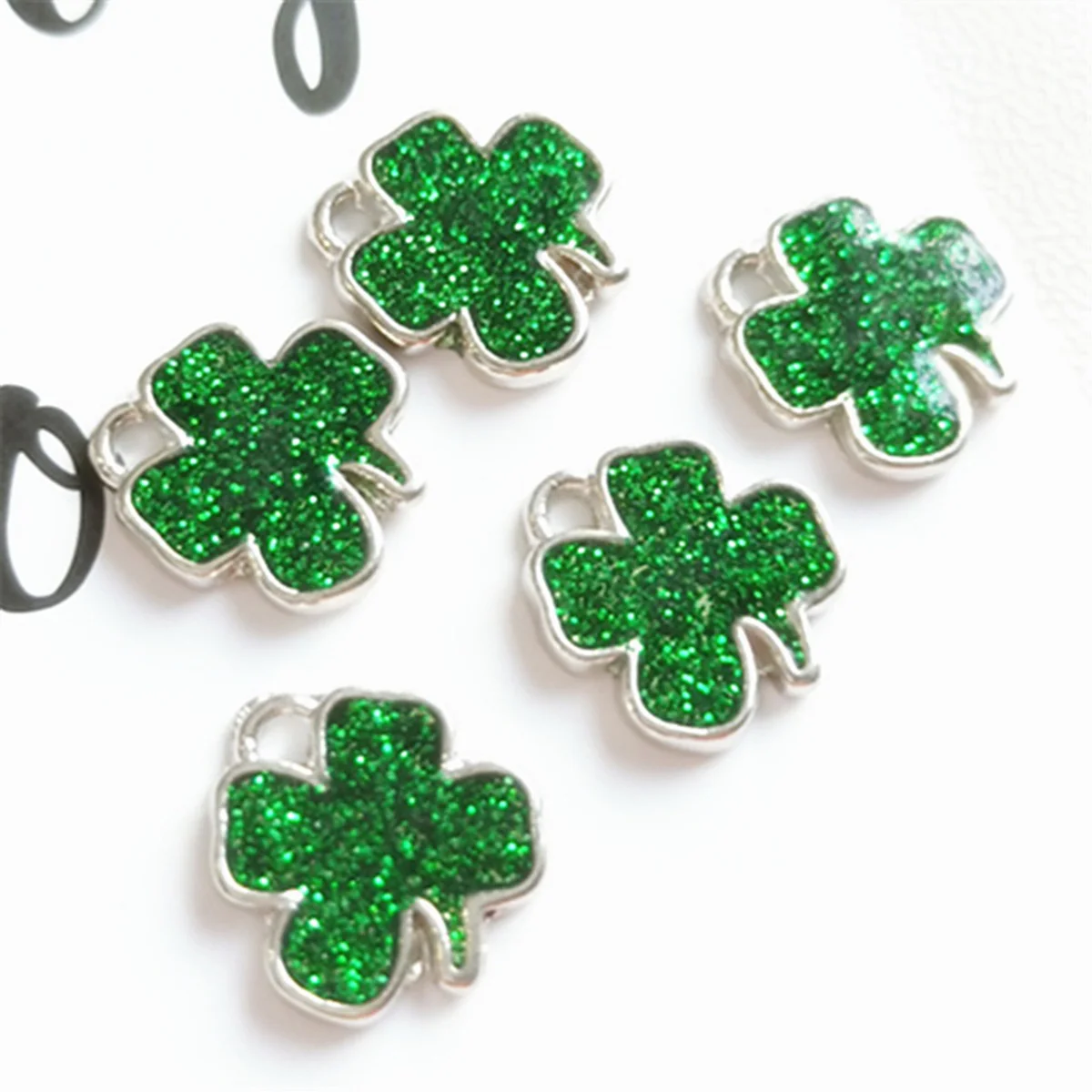 20 Pcs Four Leaf Pendant Charms for Necklaces DIY Jewellery Accessories Bracelets
20 Pcs Four Leaf Pendant Charms for Necklaces DIY Jewellery Accessories Bracelets
