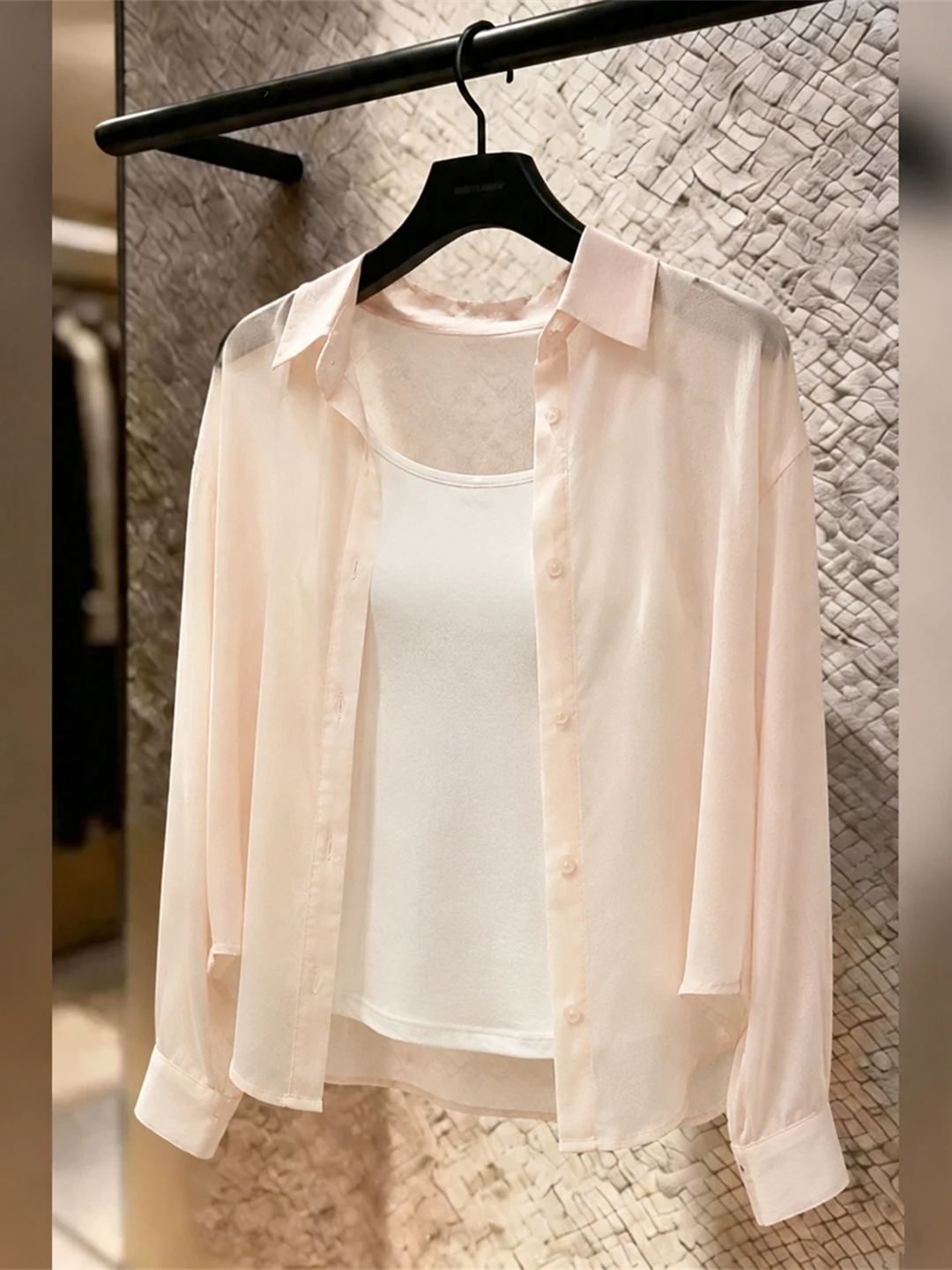Comfortable Breathable Long Sleeve Neck Shirt Korean Style Commute Casual Summer 2026 Silk Women's Top Simple Design
Comfortable Breathable Long Sleeve Neck Shirt Korean Style Commute Casual Summer 2026 Silk Women's Top Simple Design