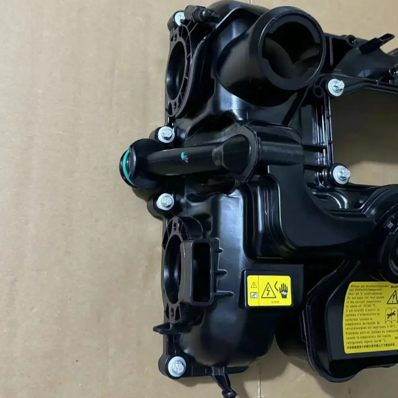 11127588412 Cylinder Head Cover for F10 F11 F15 F16 F18 F20 F21 F23 F30 F31 F33 F35 228i 320i 328i 320iX 328iX 320Li 328Li 428i
11127588412 Cylinder Head Cover for F10 F11 F15 F16 F18 F20 F21 F23 F30 F31 F33 F35 228i 320i 328i 320iX 328iX 320Li 328Li 428i