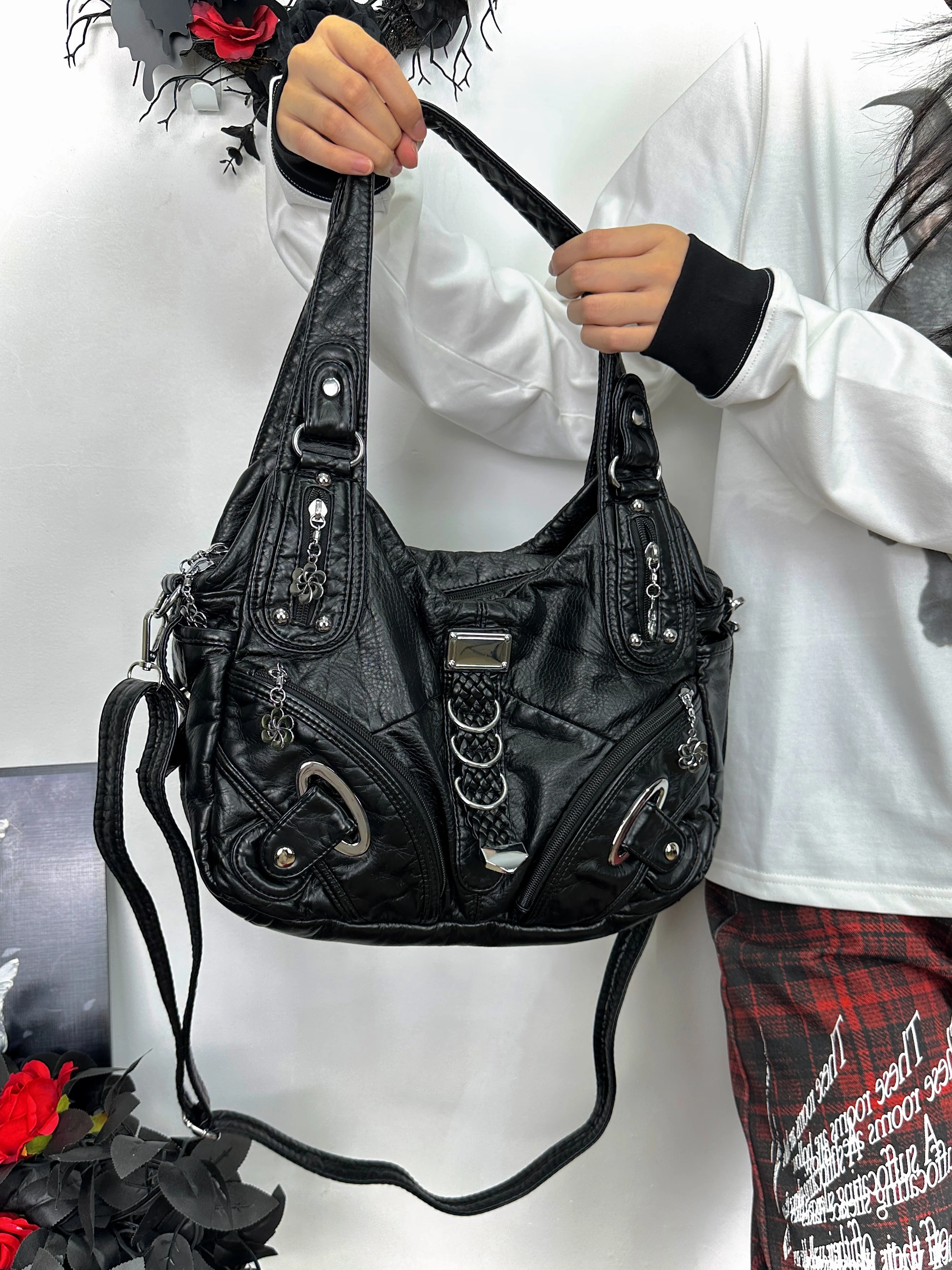 Retro Heavy Duty Dark Hardware Leather Crossbody Shoulder Bag for Commuting Large Capacity Dumpling Shape Handbag
Retro Heavy Duty Dark Hardware Leather Crossbody Shoulder Bag for Commuting Large Capacity Dumpling Shape Handbag