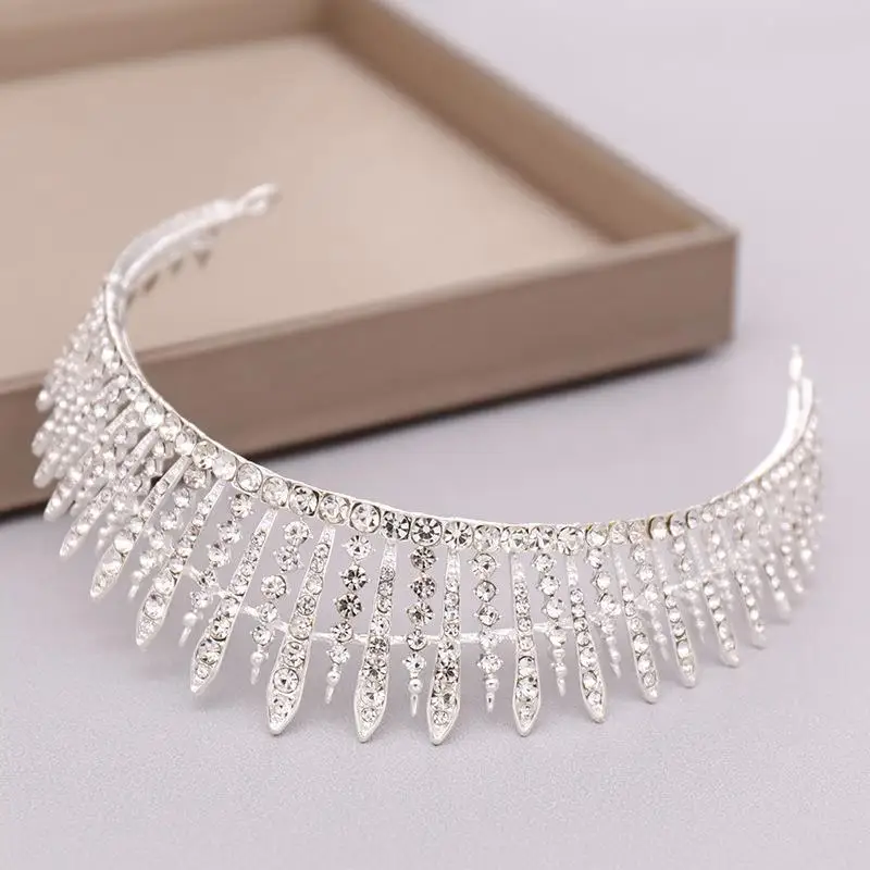 Wedding Crown Hairband Crystal Performance Headwear Bride Wedding Head Accessory Alloy Material Fashionable Bridal Accessories
Wedding Crown Hairband Crystal Performance Headwear Bride Wedding Head Accessory Alloy Material Fashionable Bridal Accessories