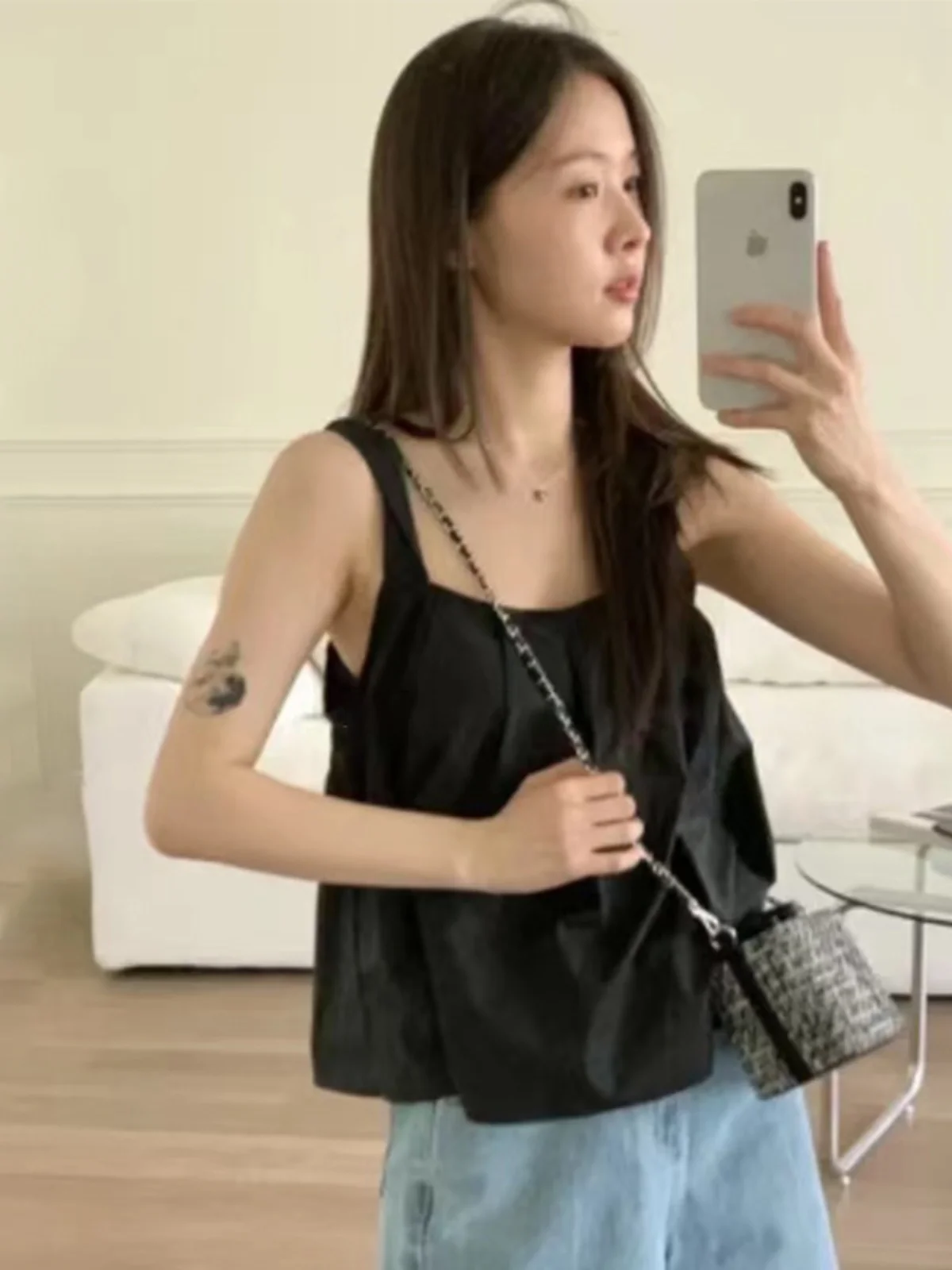 Summer New Black Sleeveless Belted Women's Slimming Loose Thin Design Unique Top Simple Elegance Fashionable Casual Wear
Summer New Black Sleeveless Belted Women's Slimming Loose Thin Design Unique Top Simple Elegance Fashionable Casual Wear