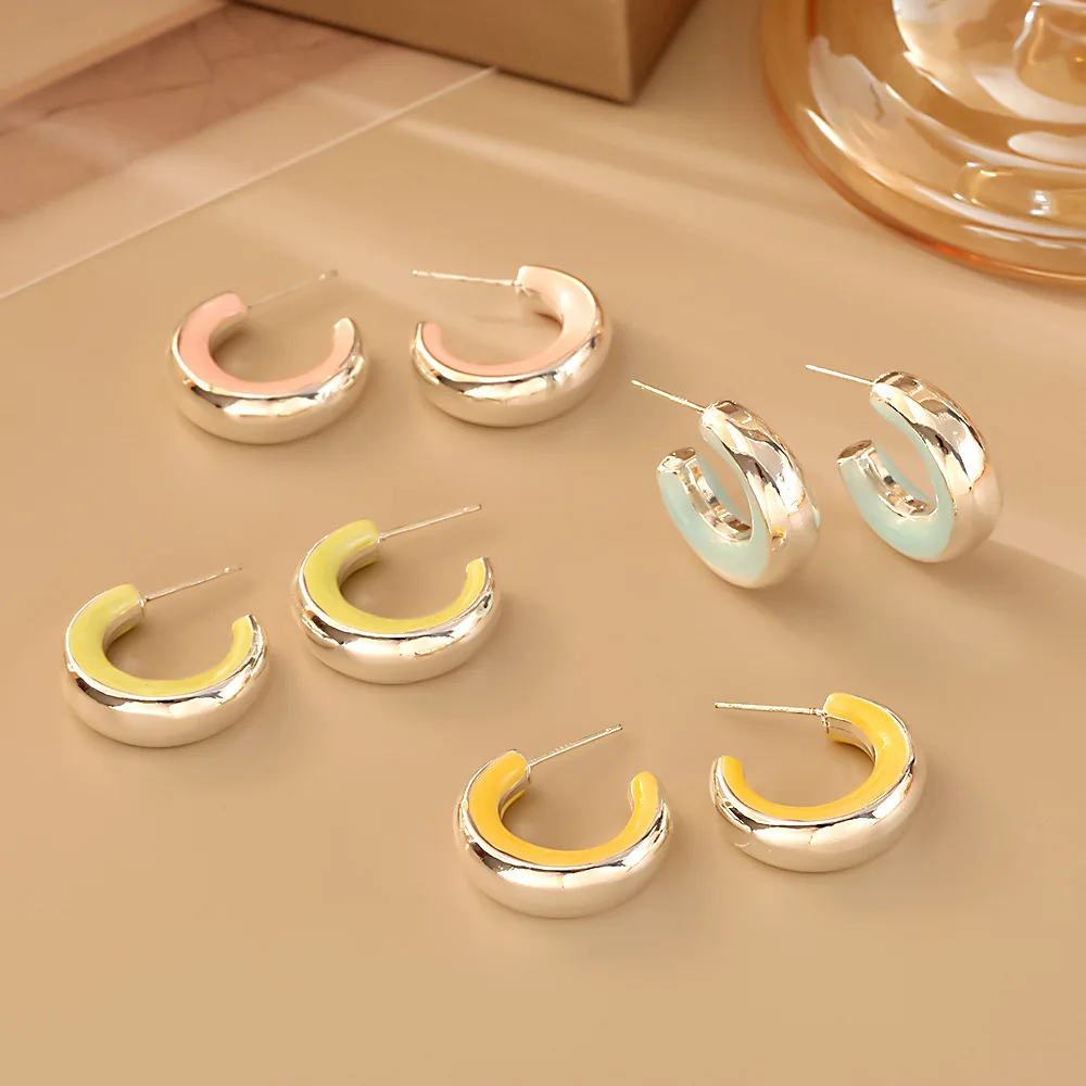 Fashionable and exquisite small fresh color dripping oil contrasting color C ring earrings niche high-end sweet and cute earring
Fashionable and exquisite small fresh color dripping oil contrasting color C ring earrings niche high-end sweet and cute earring