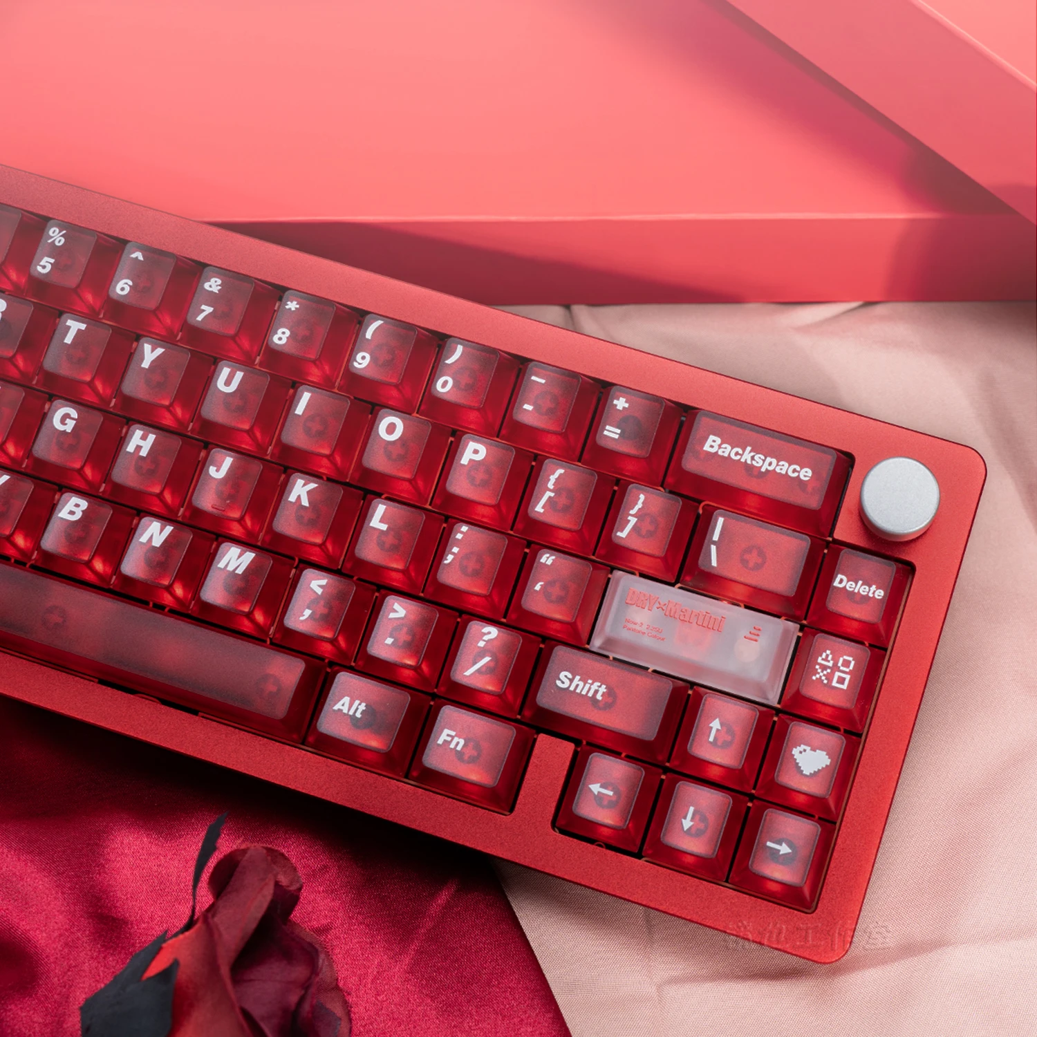 Original matte fog transparent keycap simple transparent PC red transparent 65 mechanical keyboard girl
Original matte fog transparent keycap simple transparent PC red transparent 65 mechanical keyboard girl