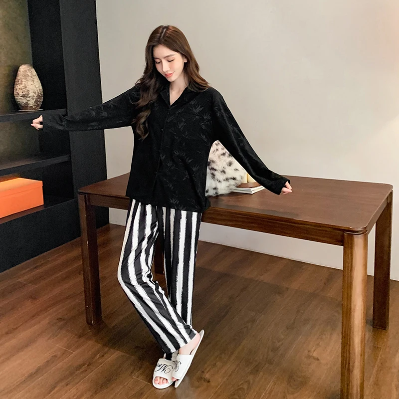 Женские пижамные комплекты с воротником, из твила, классического дизайна, на пуговицах, с длинными рукавами, брюки в полный рост
Женские пижамные комплекты с воротником, из твила, классического дизайна, на пуговицах, с длинными рукавами, брюки в полный рост