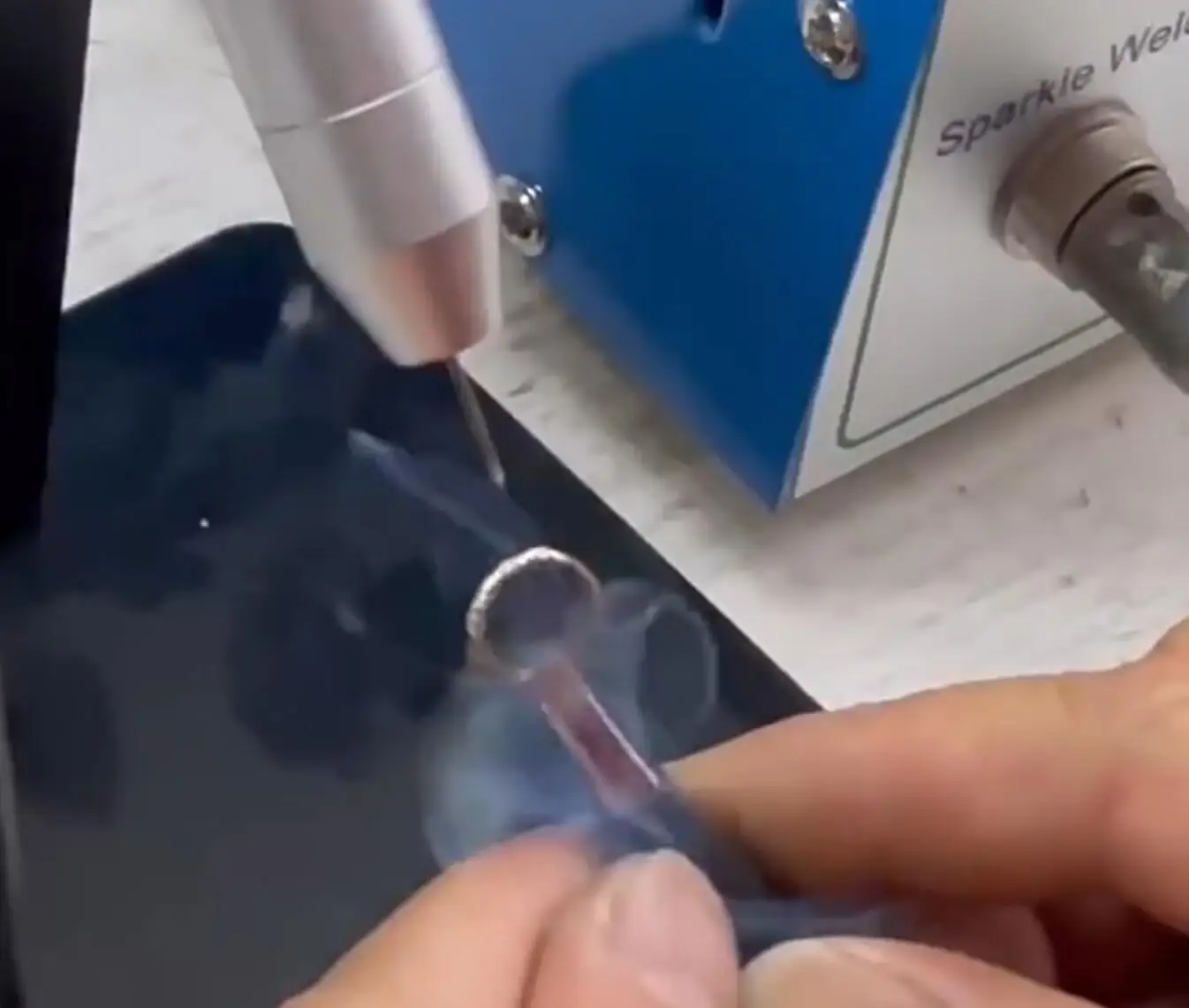 Ручной импульсный аппарат точечной сварки для обработки золотых и серебряных ювелирных изделий - сварочный инструмент
Ручной импульсный аппарат точечной сварки для обработки золотых и серебряных ювелирных изделий - сварочный инструмент