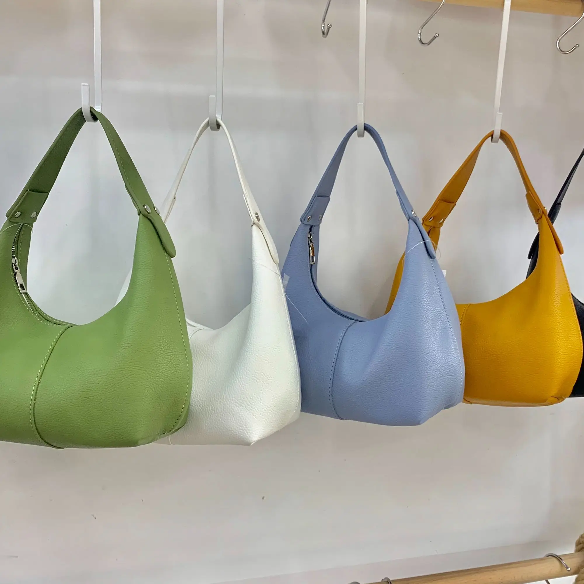 Women's New Armpit Shoulder Crossbody Fashion Handbag Tote Premium Sense Hundred Half Moon Bag
Women's New Armpit Shoulder Crossbody Fashion Handbag Tote Premium Sense Hundred Half Moon Bag