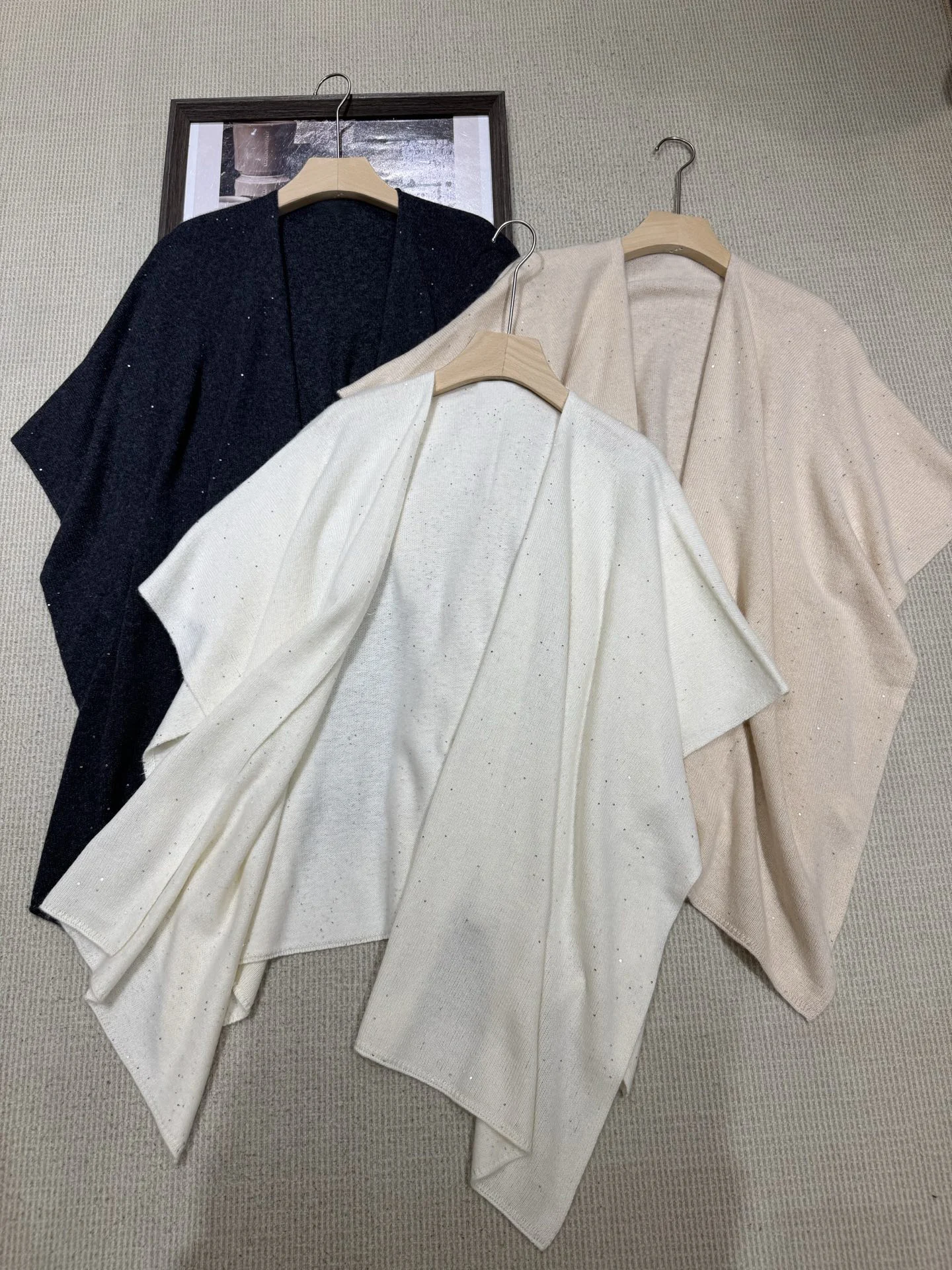 Женский простой кашемировый вязаный кардиган с пайетками, свободная верхняя шаль
Женский простой кашемировый вязаный кардиган с пайетками, свободная верхняя шаль