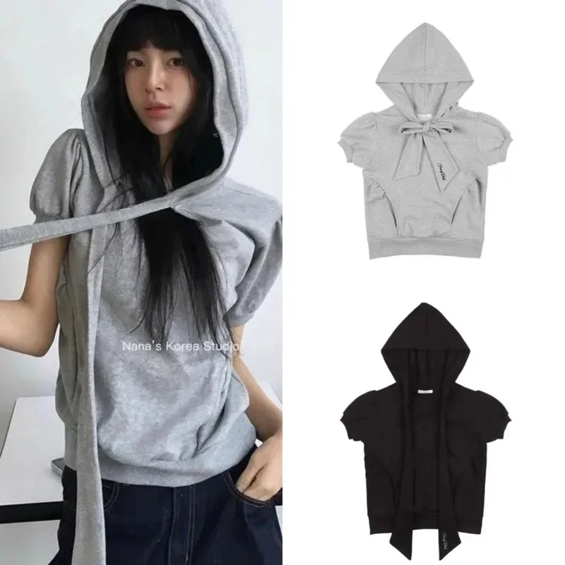 Y2K Толстовка с галстуком-бабочкой, лето 2025 года, вышивка, корейская девушка, группа, звезда, тот же стиль, карман, капюшон, круглый вырез, футболка с короткими рукавами, новинка 
Y2K Толстовка с галстуком-бабочкой, лето 2025 года, вышивка, корейская девушка, группа, звезда, тот же стиль, карман, капюшон, круглый вырез, футболка с короткими рукавами, новинка