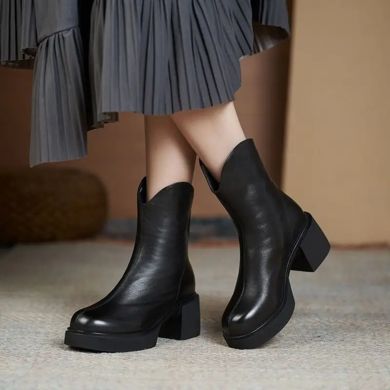 Кожаные теплые женские полувысокие сапоги на среднем каблуке с круглым носком, осень-зима, водонепроницаемые шикарные и элегантные популярные женские туфли до середины икры
Кожаные теплые женские полувысокие сапоги на среднем каблуке с круглым носком, осень-зима, водонепроницаемые шикарные и элегантные популярные женские туфли до середины икры