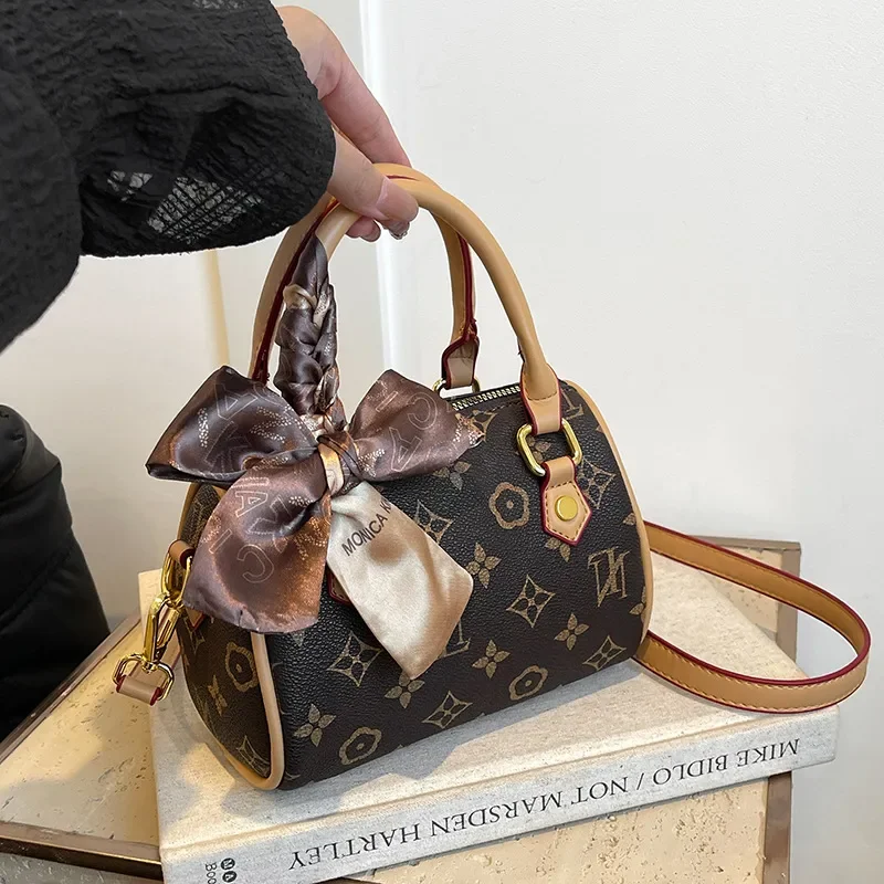 2026 New Fashionable and Versatile Single Shoulder Crossbody Bag with Advanced Sense Simple Old Flower Handbag Women's Commuter Small Bag
2026 New Fashionable and Versatile Single Shoulder Crossbody Bag with Advanced Sense Simple Old Flower Handbag Women's Commuter Small Bag