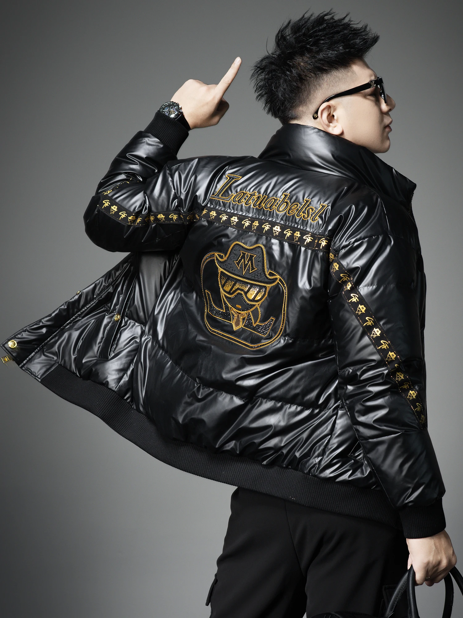 Мужская зимняя куртка-пуховик с воротником-стойкой, теплая, модная, молодежная, из полиэфирного волокна, на молнии
Мужская зимняя куртка-пуховик с воротником-стойкой, теплая, модная, молодежная, из полиэфирного волокна, на молнии