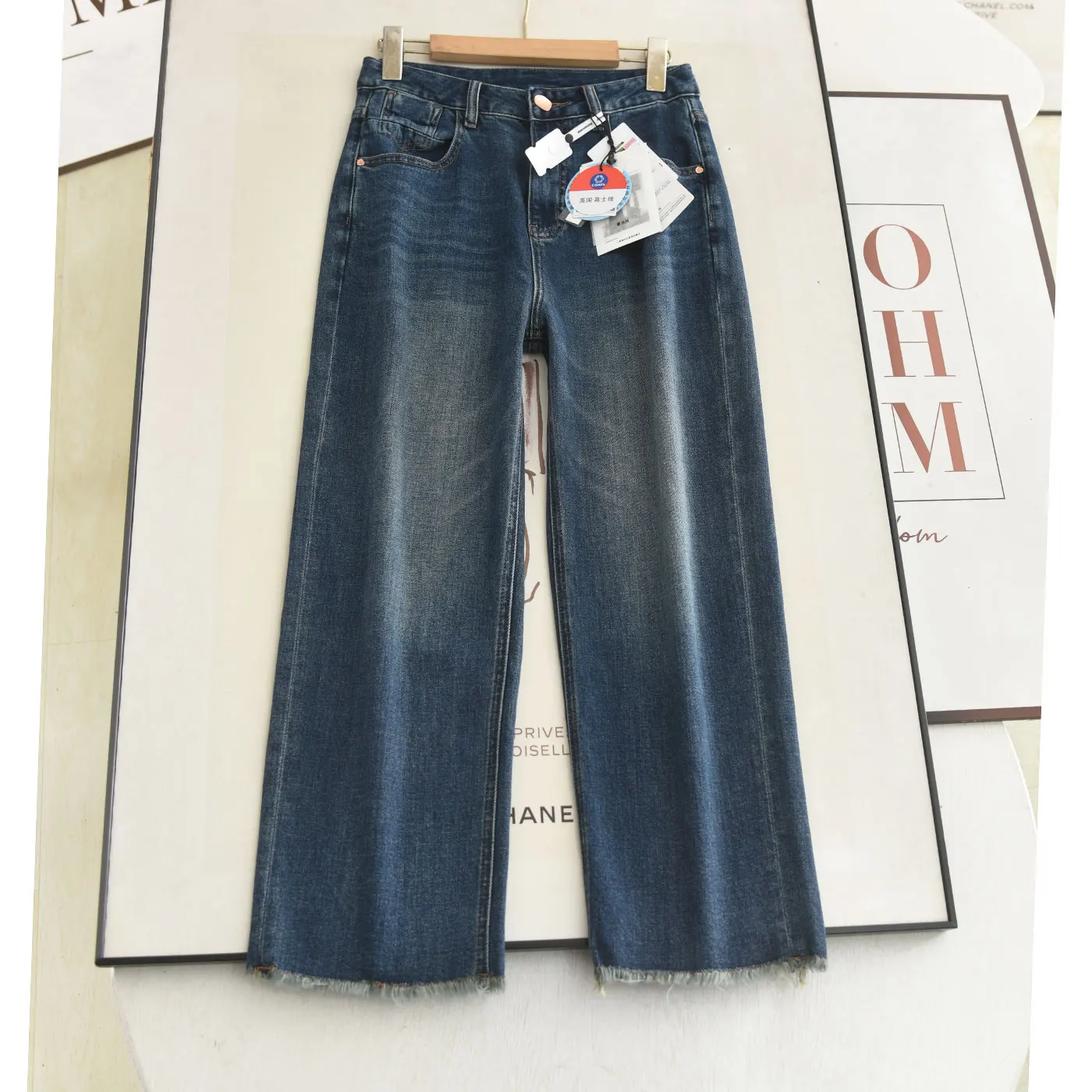 High Waist Straight Leg Jeans Women's Slimming Effect Breadsti Design Elastic Slim Fit Pants High Waist Button Closure
High Waist Straight Leg Jeans Women's Slimming Effect Breadsti Design Elastic Slim Fit Pants High Waist Button Closure