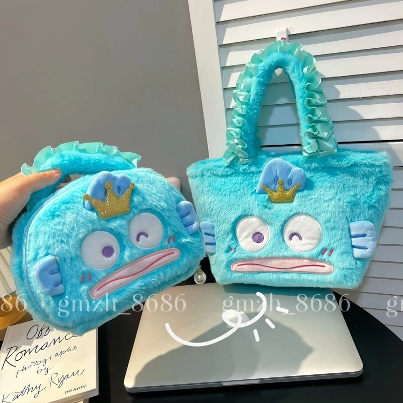 Cartoon Hangyodon Handbag Lovely Japanese Style Plush Bag Bento Bag Shopping Bag Cute Anime Cosmetic Bag High-capacity Girl
Cartoon Hangyodon Handbag Lovely Japanese Style Plush Bag Bento Bag Shopping Bag Cute Anime Cosmetic Bag High-capacity Girl
