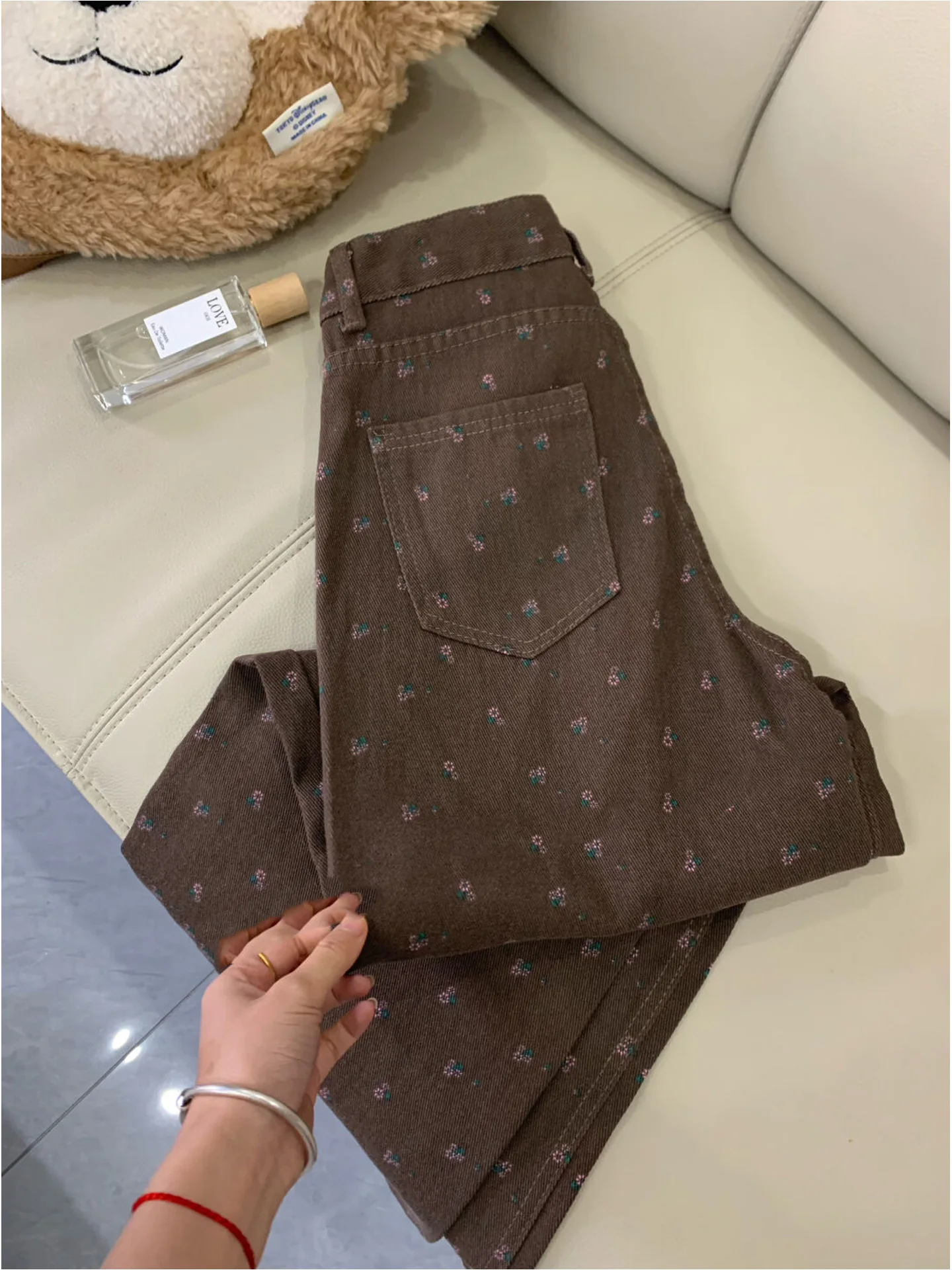 Retro Slim Fit Summer Denim Jeans Women's High Waist Floral Washed Cinnamon Narrow Version Lazy Style Wide Leg Pants
Retro Slim Fit Summer Denim Jeans Women's High Waist Floral Washed Cinnamon Narrow Version Lazy Style Wide Leg Pants