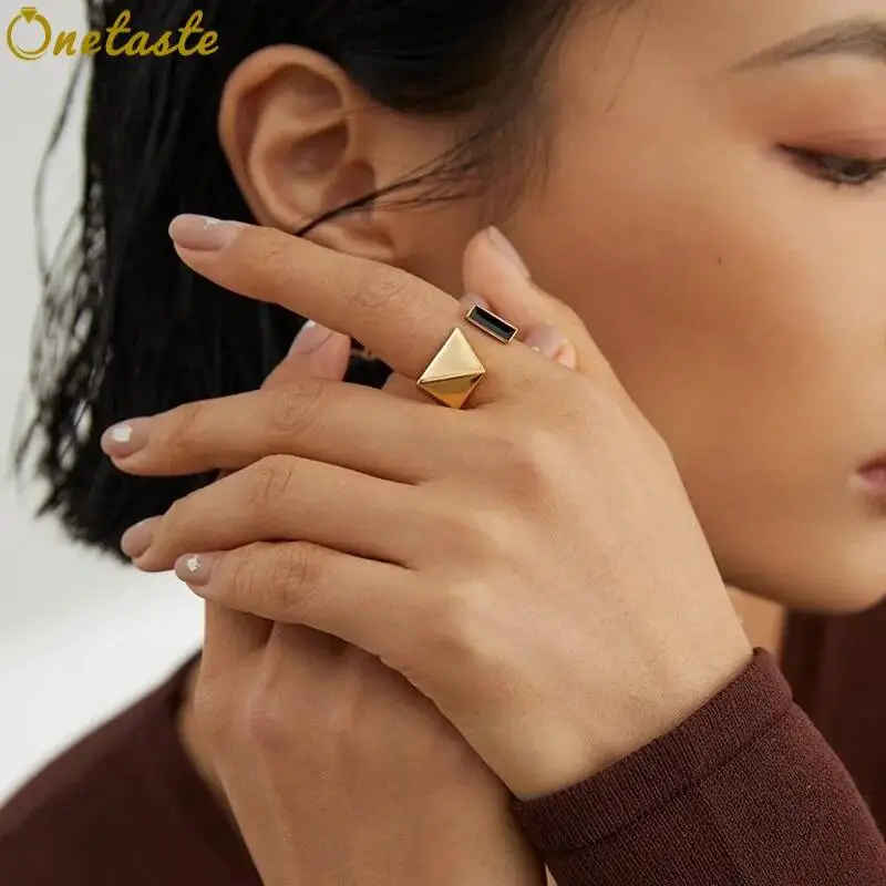 925 Sterling Silver High Polished Black Resin 10mm Wide Band Open Rings For Women Trendy Geometric Big Statement Ring Party Gift
925 Sterling Silver High Polished Black Resin 10mm Wide Band Open Rings For Women Trendy Geometric Big Statement Ring Party Gift
