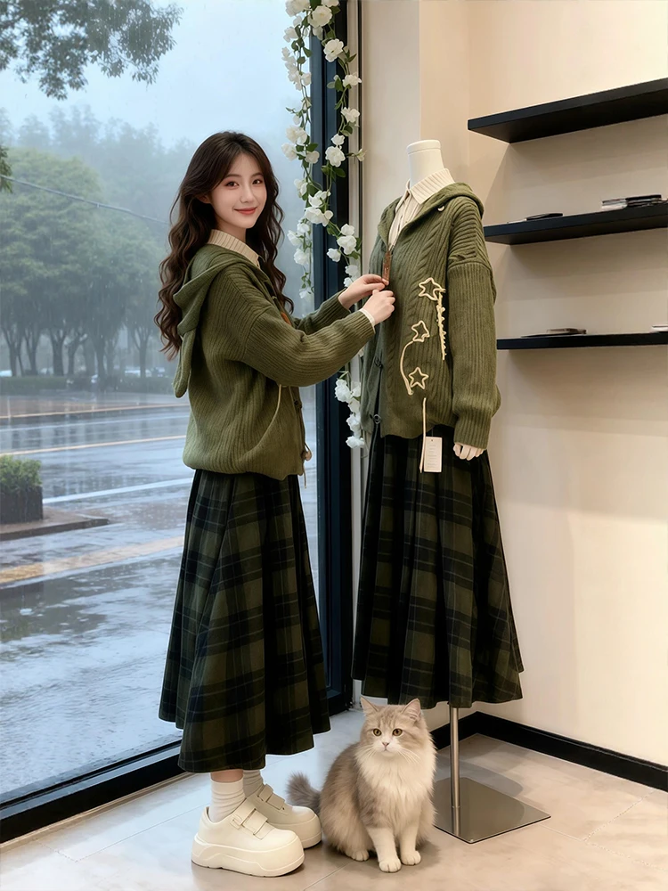 Комплект из трикотажа и юбки в клетку для женщин больших размеров: теплый, удобный и модный зимний костюм в корейском стиле
Комплект из трикотажа и юбки в клетку для женщин больших размеров: теплый, удобный и модный зимний костюм в корейском стиле