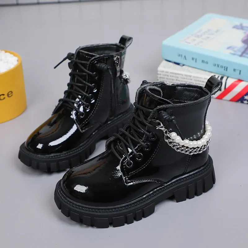 Winter Children PU Patent Leather Short Boots Girls Thick-Soled Warm Shoes Retro Casual Shoe Kids Pearl Chain Fleece-Lined Boots
Winter Children PU Patent Leather Short Boots Girls Thick-Soled Warm Shoes Retro Casual Shoe Kids Pearl Chain Fleece-Lined Boots