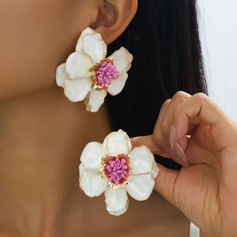 Bohemia Style Big Flower Stud Earrings New Retro Palace Style Versatile Dopamine Camellia Earrings for Women Statement Earrings
Bohemia Style Big Flower Stud Earrings New Retro Palace Style Versatile Dopamine Camellia Earrings for Women Statement Earrings