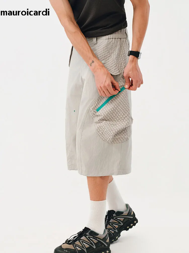 Mauroicardi Spring Summer Color Block Patchwork Wide Leg Shorts for Men Three-dimensional Pocket Elastic Waist Calf-Length Pants
Mauroicardi Spring Summer Color Block Patchwork Wide Leg Shorts for Men Three-dimensional Pocket Elastic Waist Calf-Length Pants
