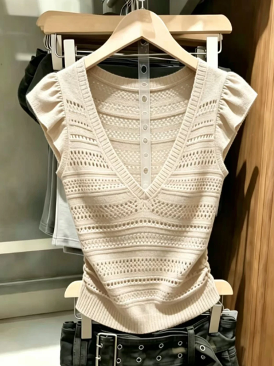 Summer 2026 Ice Silk Knitted Top V-Neck Slim Fit Versatile Korean Style Fly Sleeve Fashionable plus Size Inner Wear for Women
Summer 2026 Ice Silk Knitted Top V-Neck Slim Fit Versatile Korean Style Fly Sleeve Fashionable plus Size Inner Wear for Women