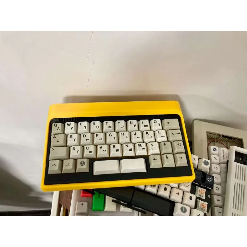 GEEKARK9009 Набор клавишных колпачков на заказ PBT Cherry Profile Простые персонализированные колпачки для механической клавиатуры поддерживает 40S/Planck/QAZ
GEEKARK9009 Набор клавишных колпачков на заказ PBT Cherry Profile Простые персонализированные колпачки для механической клавиатуры поддерживает 40S/Planck/QAZ