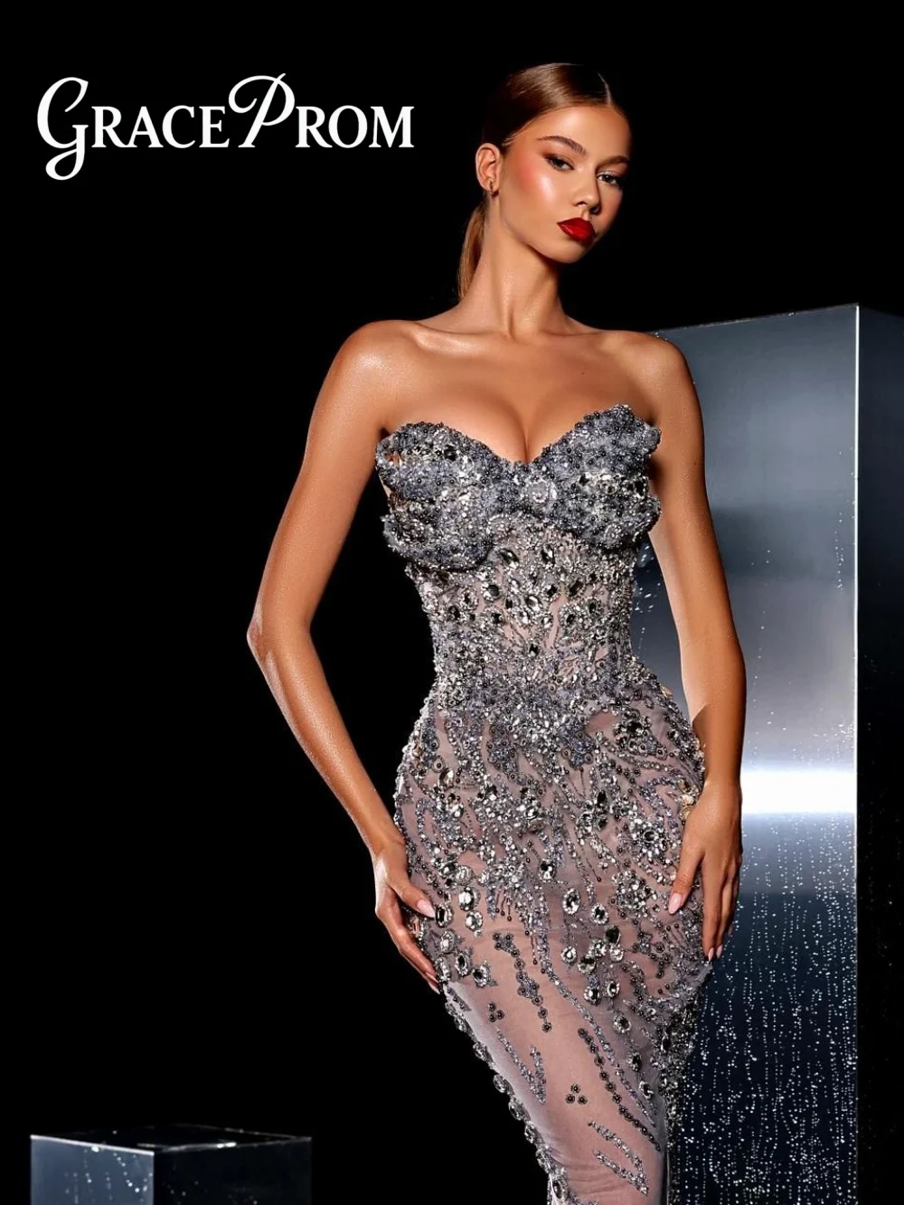 Luxurious Beaded Evening Dress 2026 Exquisite Sleeveless Carpet Gown Formal Crystal Beaded Floor Length Party Gown فساتين
Luxurious Beaded Evening Dress 2026 Exquisite Sleeveless Carpet Gown Formal Crystal Beaded Floor Length Party Gown فساتين