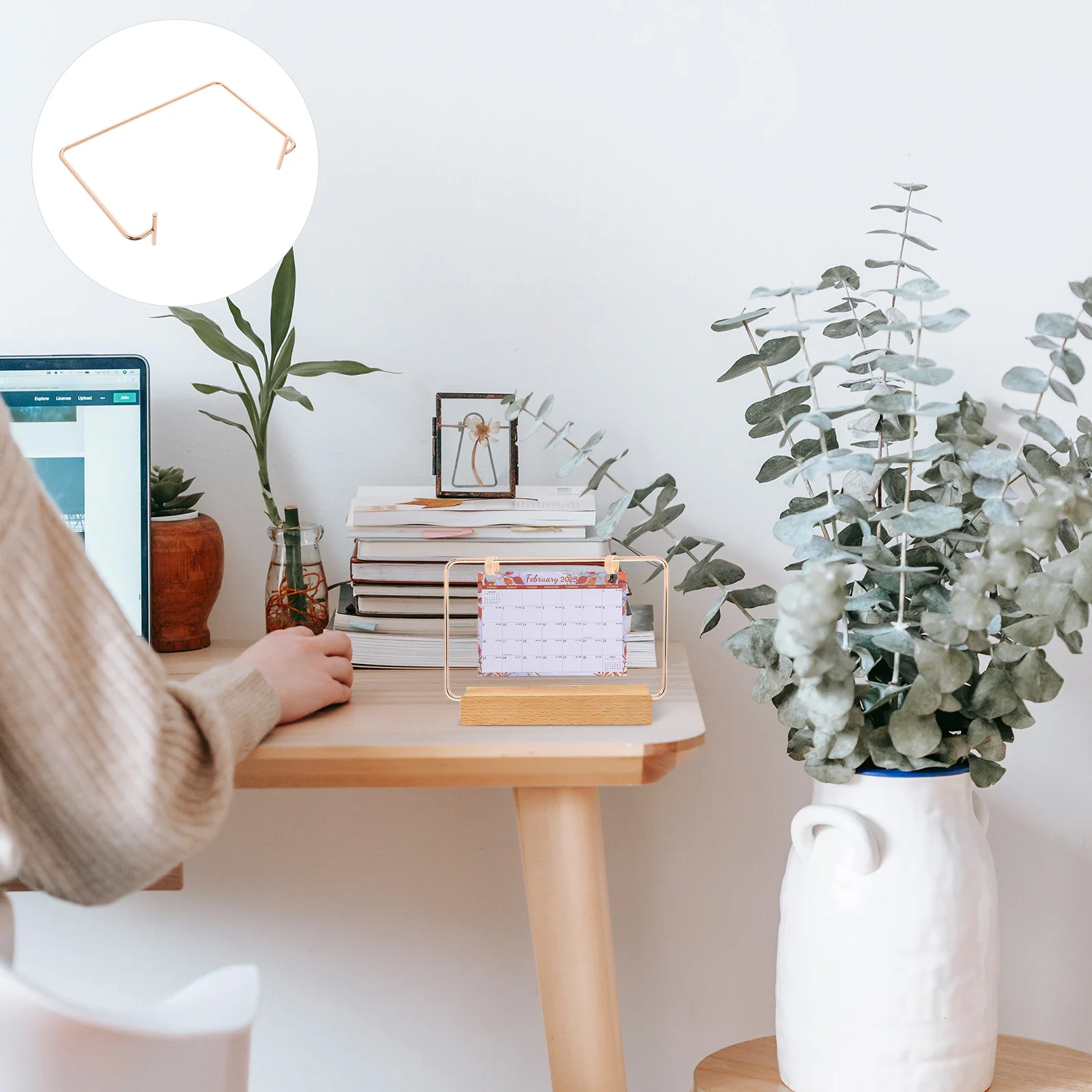 Iron Flip Holder Desk Stand Desktop Bracket Support Space-Saving Rack For Tabletop Display Desktop Calendar Holder Rack 
Iron Flip Holder Desk Stand Desktop Bracket Support Space-Saving Rack For Tabletop Display Desktop Calendar Holder Rack
