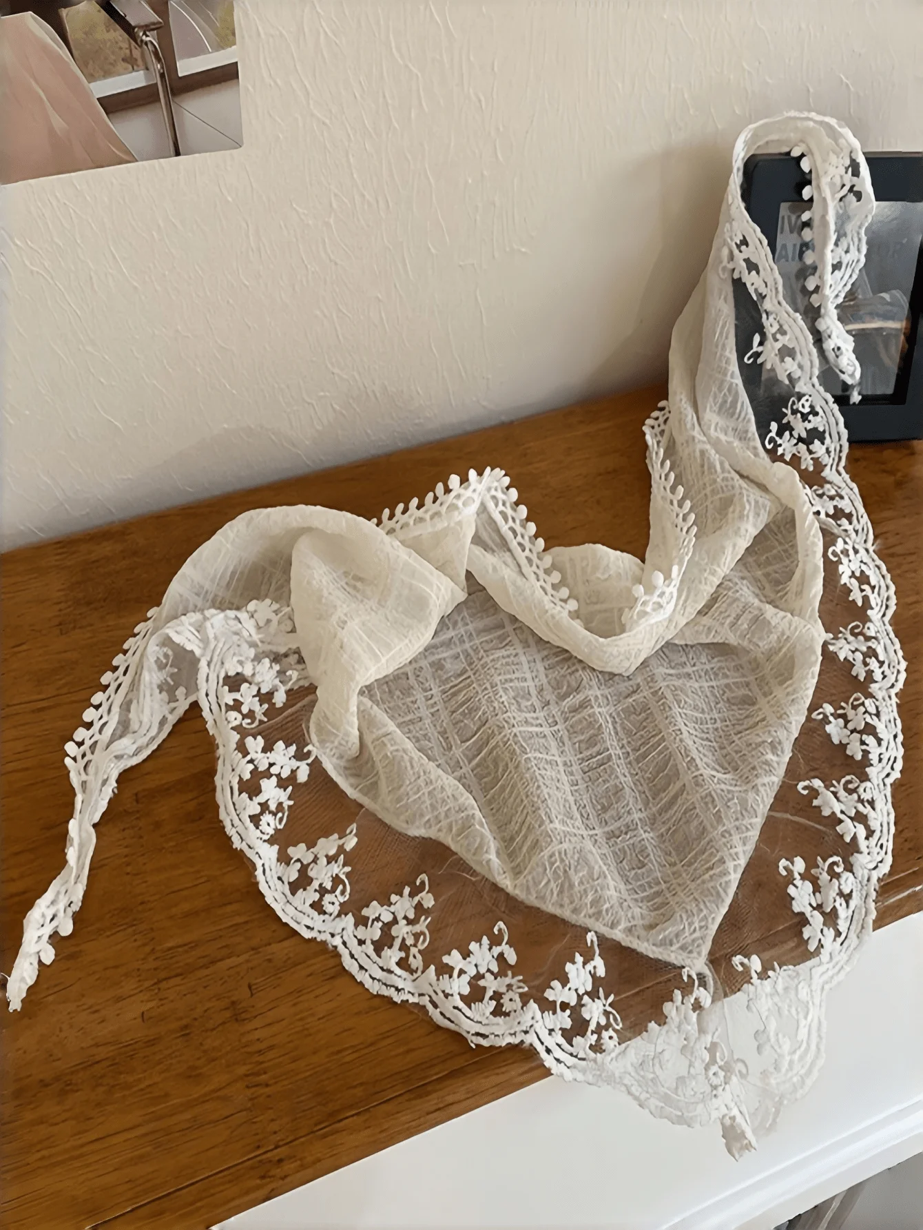 Vintage Lace Triangular Headwrap Scarf For Women Floral Hair Accessory Summer Beach Bandana
Vintage Lace Triangular Headwrap Scarf For Women Floral Hair Accessory Summer Beach Bandana