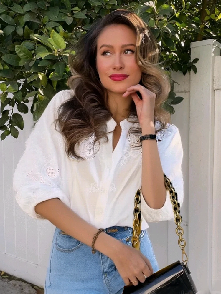 Модная милая свободная белая жаккардовая кружевная блузка Элегантная женская рубашка с короткими рукавами Весна и осень Новый повседневный женский топ с v-образным вырезом
Модная милая свободная белая жаккардовая кружевная блузка Элегантная женская рубашка с короткими рукавами Весна и осень Новый повседневный женский топ с v-образным вырезом