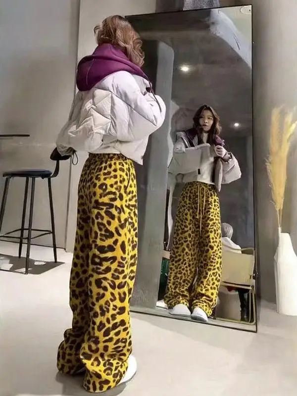 Yellow Leopard Print Wide Leg Sweatpants Women's Thickened Fleece High Waist Drapey Sports Pants Autumn Winter plus Size
Yellow Leopard Print Wide Leg Sweatpants Women's Thickened Fleece High Waist Drapey Sports Pants Autumn Winter plus Size