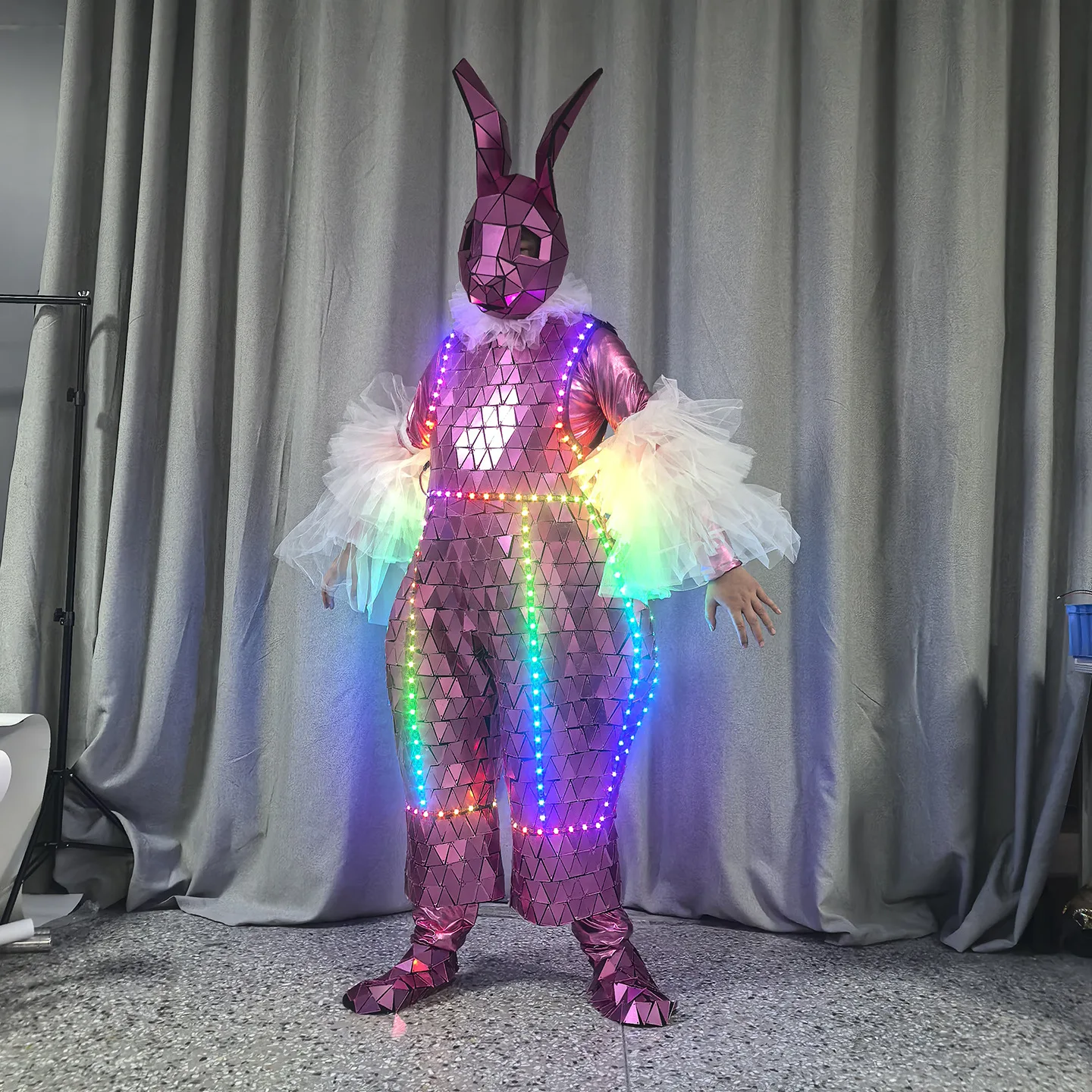 Adult LED Light up Mirror Rabbit Mascot Costume Luminous Bunny Jumpsuit Head Cover Halloween Cosplay Carnival Parade Festival
Adult LED Light up Mirror Rabbit Mascot Costume Luminous Bunny Jumpsuit Head Cover Halloween Cosplay Carnival Parade Festival