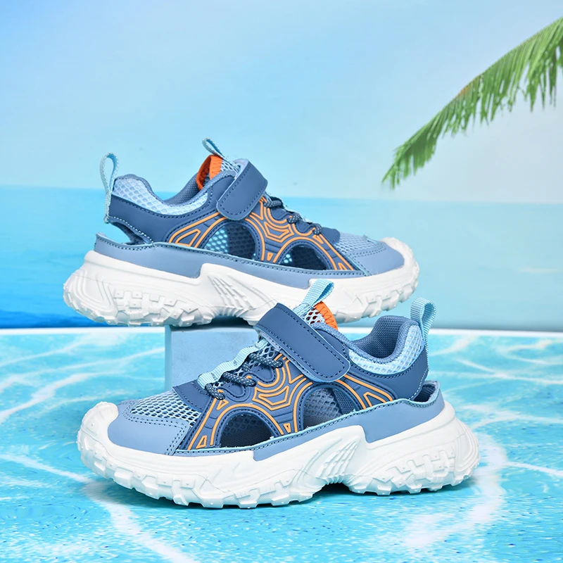 Пара детских летних спортивных сандалий с закрытым носком, дышащая и мягкая уличная пляжная обувь, размер 28-38,1975.
Пара детских летних спортивных сандалий с закрытым носком, дышащая и мягкая уличная пляжная обувь, размер 28-38,1975.