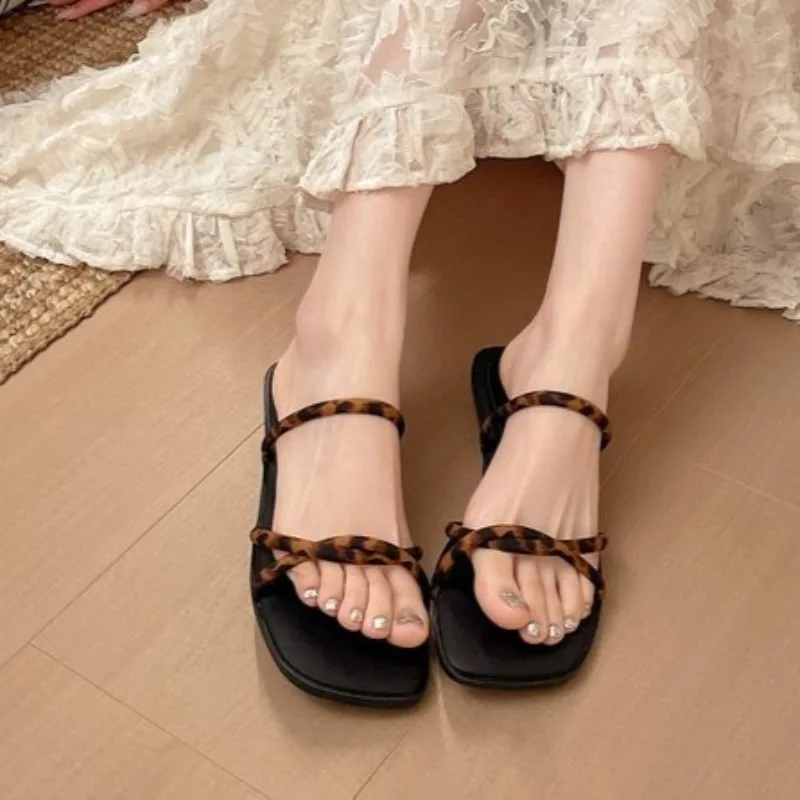 Summer Casual Women's Slippers Flat Base Shoes Square Head Woman Slippers Fashion Comfort Ladies Shoes
Summer Casual Women's Slippers Flat Base Shoes Square Head Woman Slippers Fashion Comfort Ladies Shoes