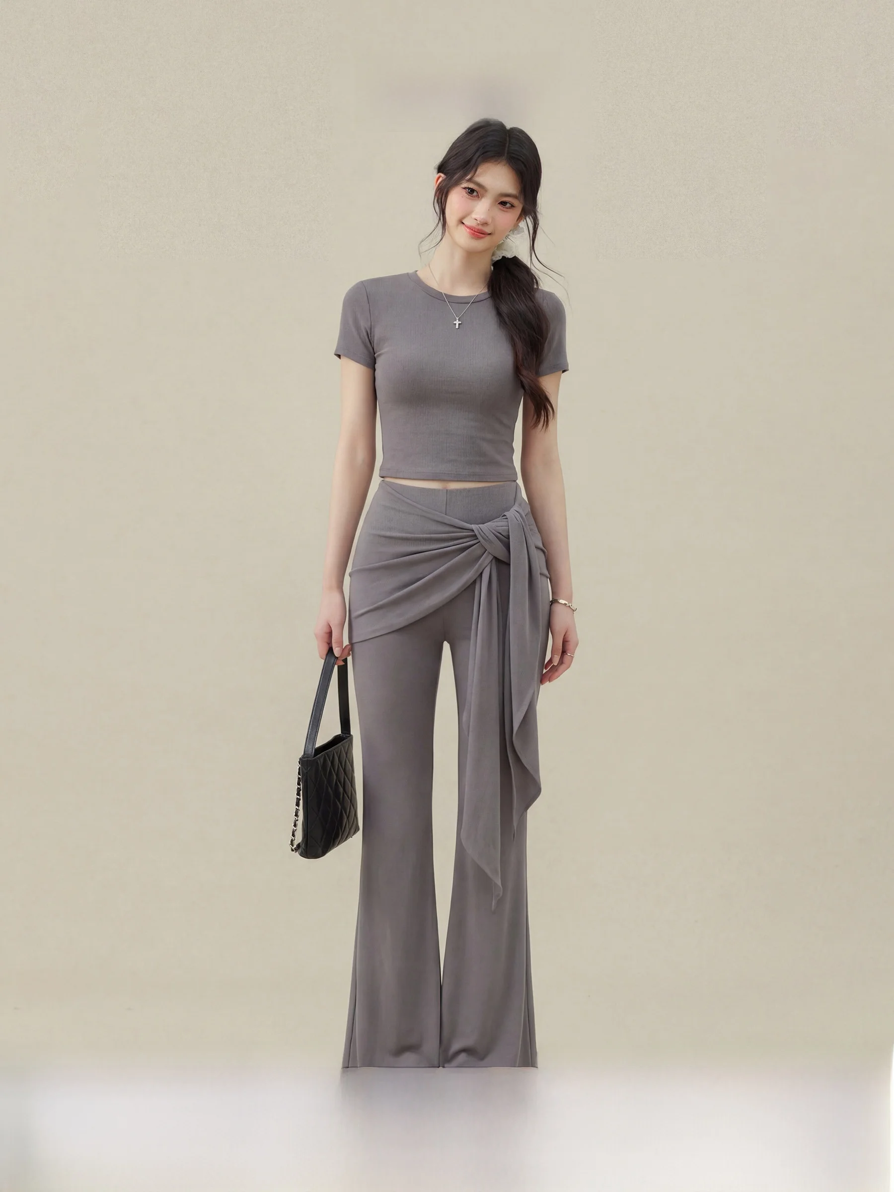 Elegant Casual Summer Fashion Set Women's round Neck Short Sleeve Top And Pants Slimming Stylish Ensemble by Wang Xuan
Elegant Casual Summer Fashion Set Women's round Neck Short Sleeve Top And Pants Slimming Stylish Ensemble by Wang Xuan