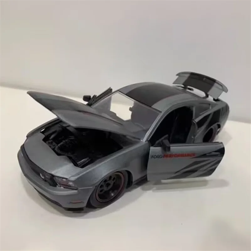 JADA 1:24 Mustang GT 2010 Alloy Sports Car Model Diecast Metal Track Racing Car Vehicles Model High Simulation Children Toy Gift
JADA 1:24 Mustang GT 2010 Alloy Sports Car Model Diecast Metal Track Racing Car Vehicles Model High Simulation Children Toy Gift