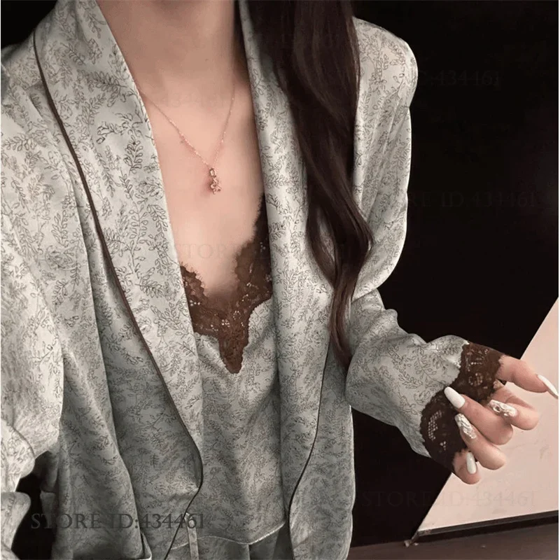 New Female Long Sleeve 3Pcs Robe Pajamas Set Loungewear Elegant Print Floral Sleepwear Trouser Suit Spring Autumn New Homewear
New Female Long Sleeve 3Pcs Robe Pajamas Set Loungewear Elegant Print Floral Sleepwear Trouser Suit Spring Autumn New Homewear