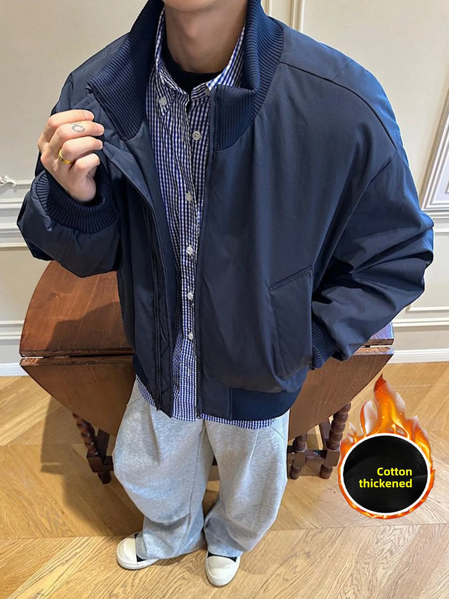 Thiened Cotton Flight Jaet Bomber Sle Men's Winter Warm Stand Collar Outerwear Youth Faion Casual Pure Color Zipper
Thiened Cotton Flight Jaet Bomber Sle Men's Winter Warm Stand Collar Outerwear Youth Faion Casual Pure Color Zipper