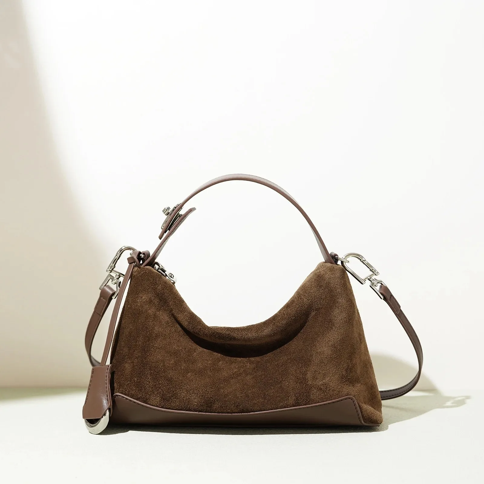 New Women's Suede Handbag Niche Minimalist Design Classic Style Versatile Commuting Bag Single Shoulder Crossbody Top-Handle Bag
New Women's Suede Handbag Niche Minimalist Design Classic Style Versatile Commuting Bag Single Shoulder Crossbody Top-Handle Bag