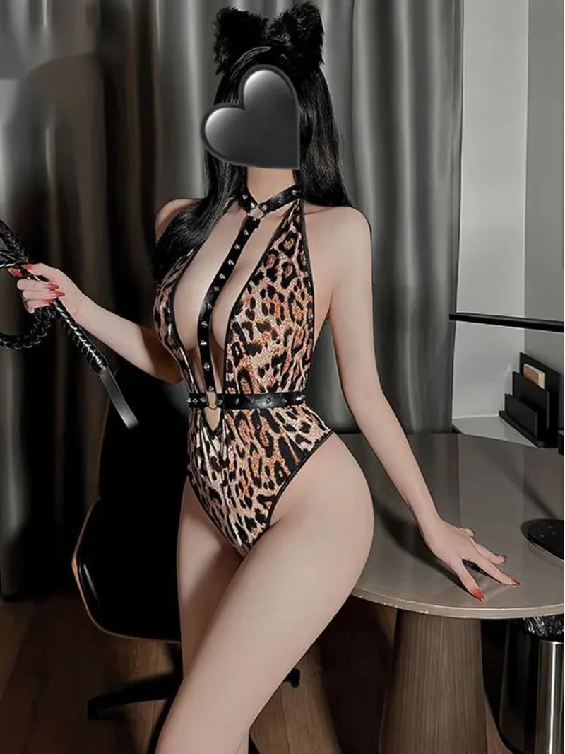 WOMENGAGA Rivet Decorated Leopard Pattern Open Crotch Jumpsuit Sexy Spicy Wild Charming Body Suits Fashion Sweet Tops X8SQ
WOMENGAGA Rivet Decorated Leopard Pattern Open Crotch Jumpsuit Sexy Spicy Wild Charming Body Suits Fashion Sweet Tops X8SQ